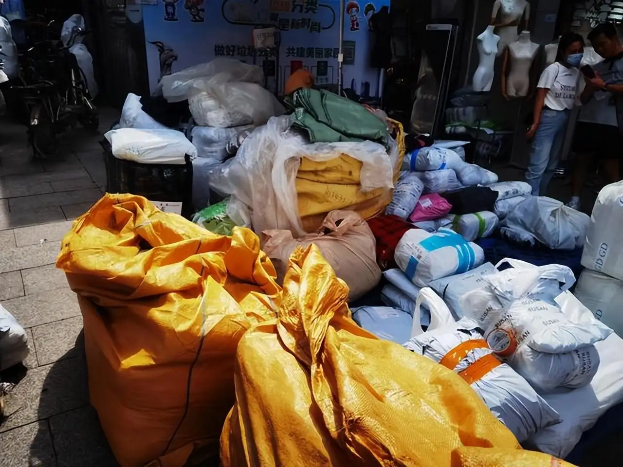 广州服装批发市场在哪里 广州工作服批发市场