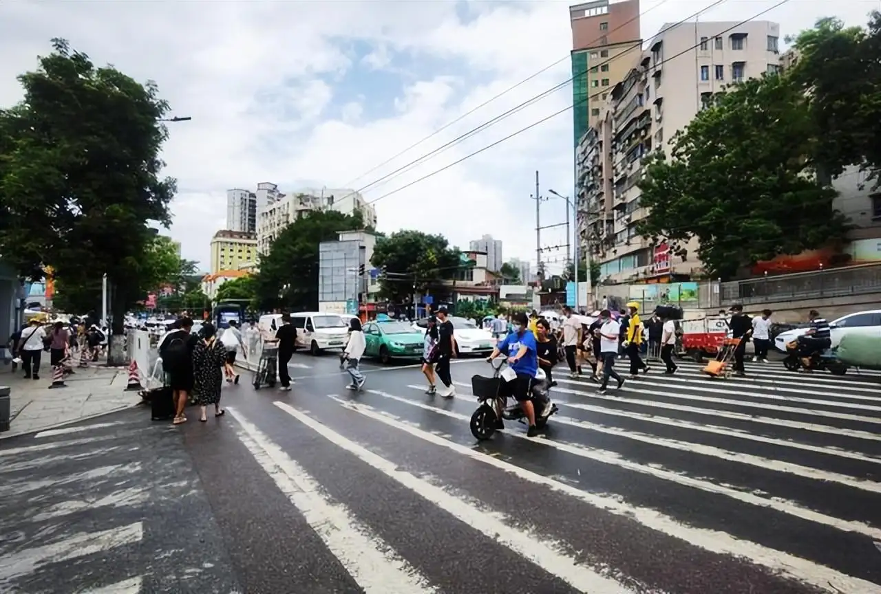 广州服装批发市场在哪里 广州工作服批发市场