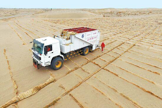 沙漠治理的草方格还是在手工造吗有没有机械化的