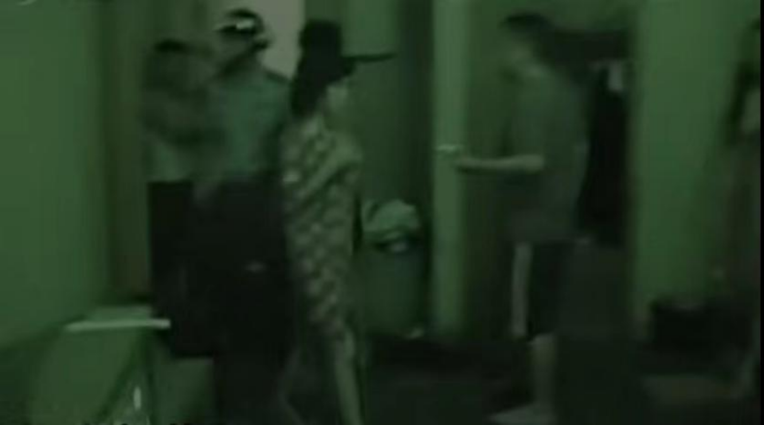 图 18:警方突袭卖淫密室