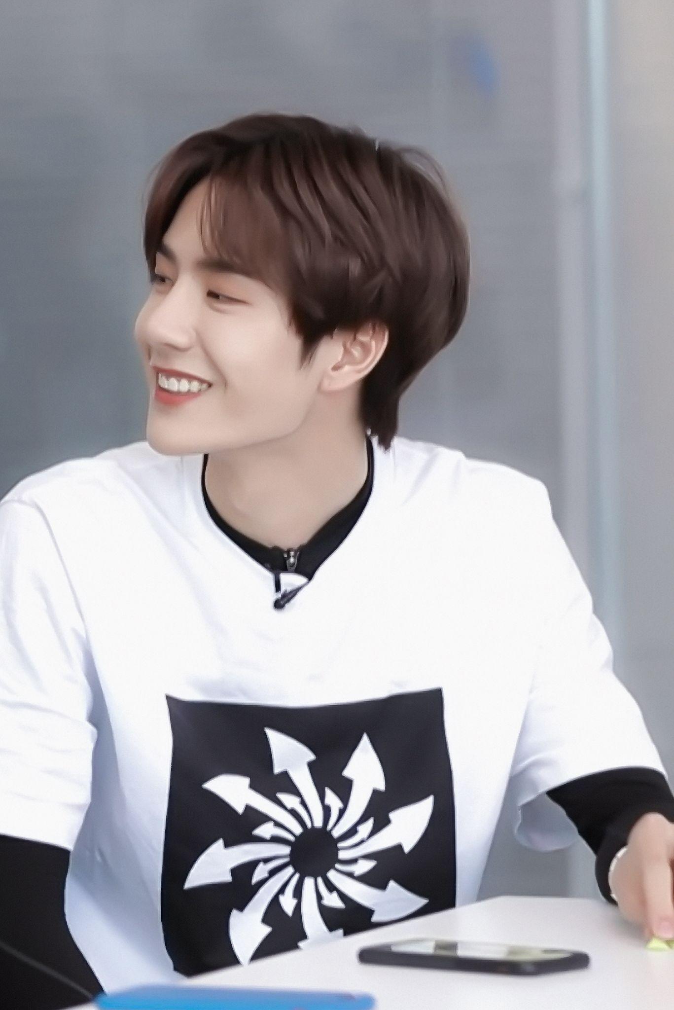 有王一博的高清无水印壁纸吗? - 知乎