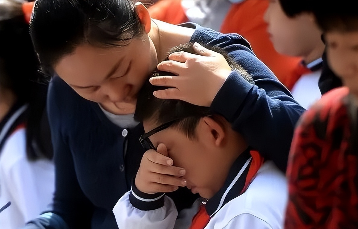 女生需要避嫌的行为，女生这些行为难道真的需要避嫌吗