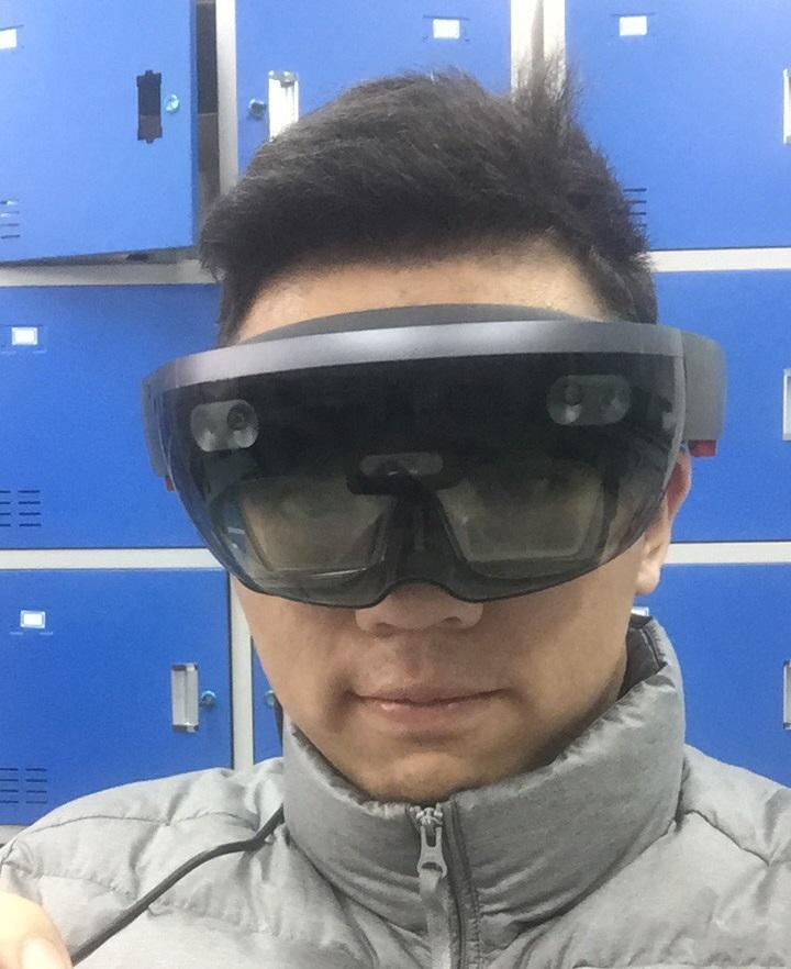 17 hololens 