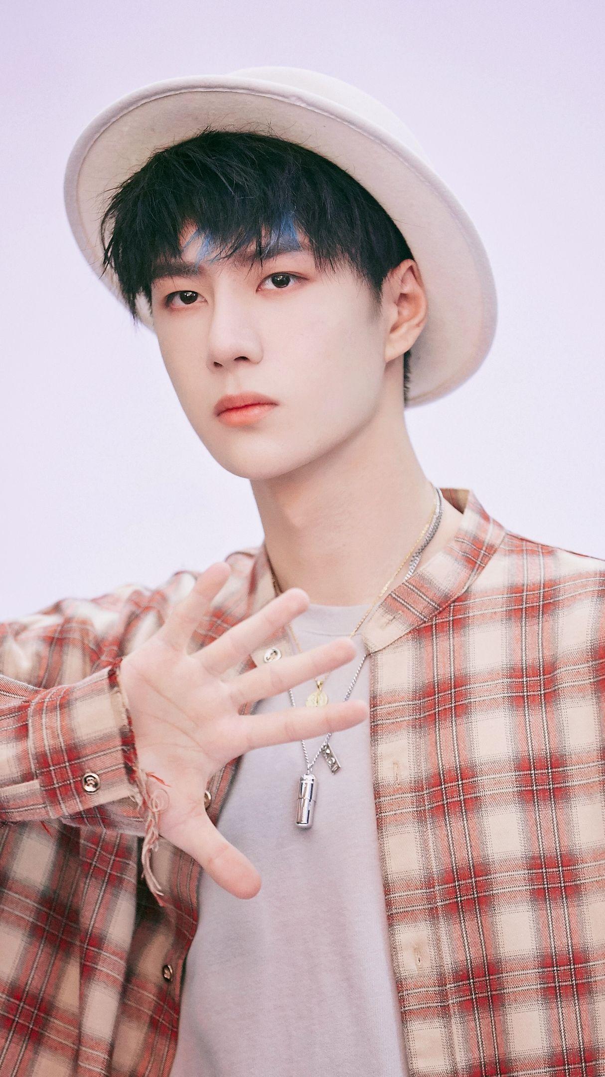 有王一博的高清无水印壁纸吗? - 知乎