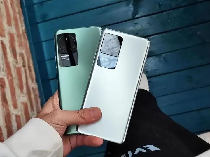 hz刷新率 2k分辨率,5500mah电池 67w快充,后置三摄拥有索尼imx582主摄